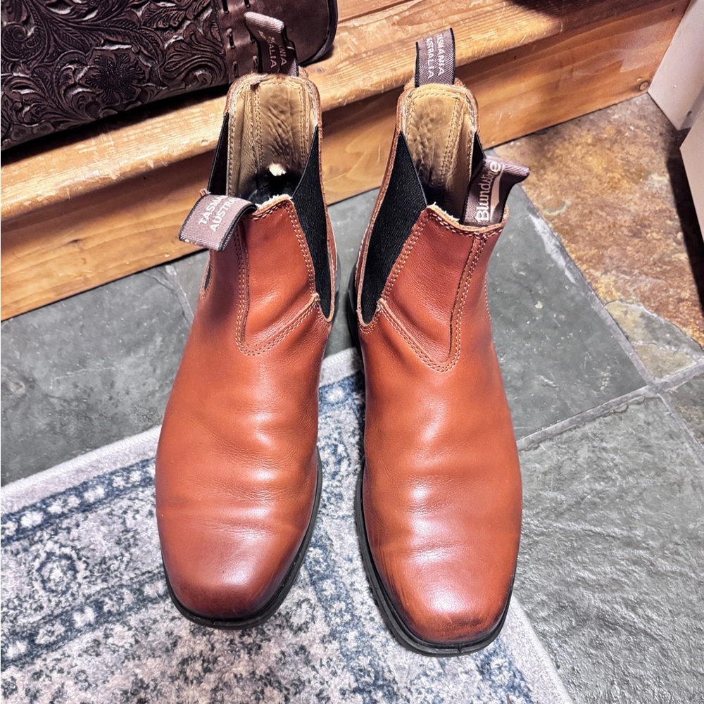 Blundstone chisel toe boots